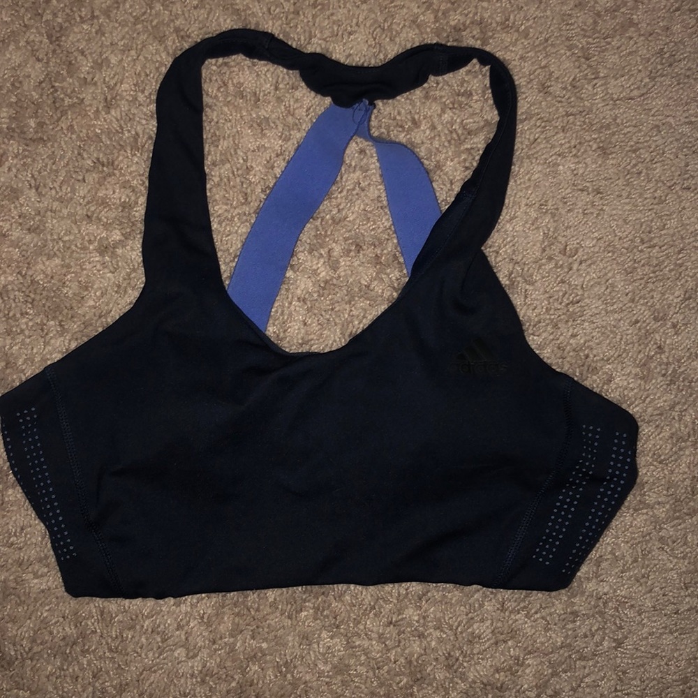 sports bra